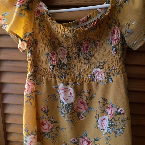 Blouses - Picture 2 of 3